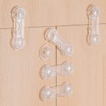 Set 10 sigurante usi pentru copii NEXTLY, sistem blocare dulapuri, sertare, mobilier, geamuri, flexibile si rigide, pentru colturi si suprafete drepte, transparente - imagine 3