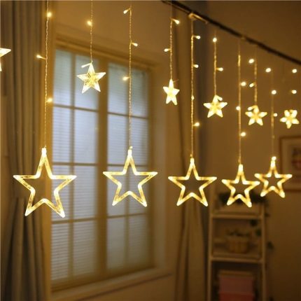 Instalatie de Craciun tip perdea NEXTLY, interconectabila, lumini LED Alb Cald, 8 jocuri de lumini, 3 metri latime, pentru interior/usa/geam/perete, telecomanda pe fir, conectare la priza, stelute mar