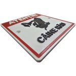 Indicator de avertizare "ATENTIE! CAINE RAU" NEXTLY, semn de atentionare din PETG, imprimare 3D, litere volumetrice, rezistenta la UV/apa/impact, gauri de fixare, 15x14cm, 6mm grosime, alb - imagine 2